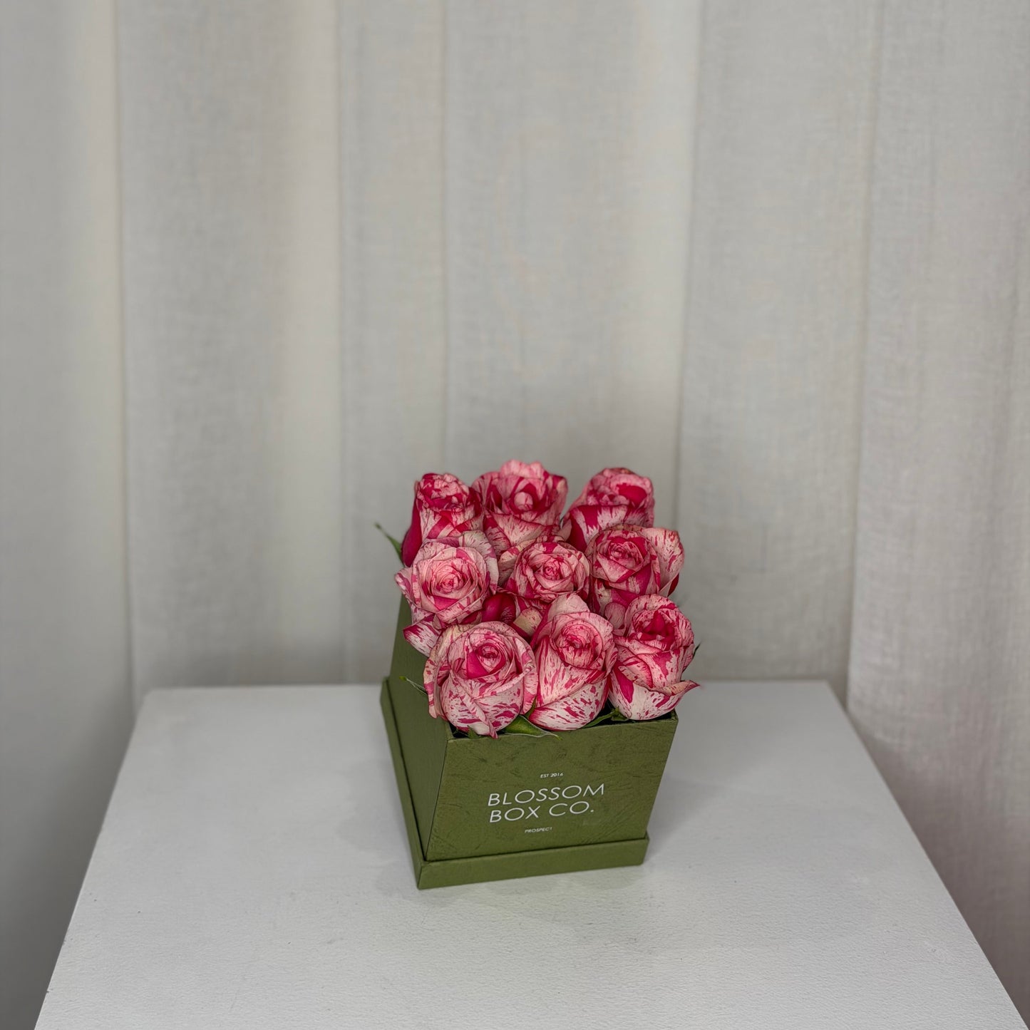 Limited edition sage box - fresh roses