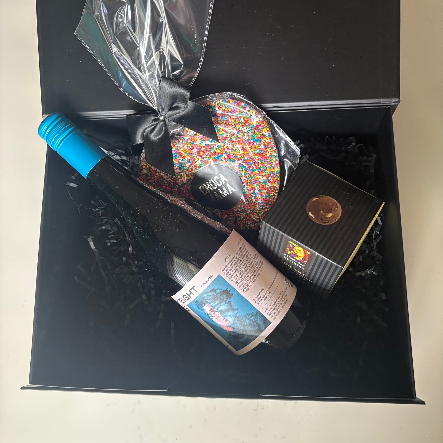 Sixty Eight Roses Wine Hamper