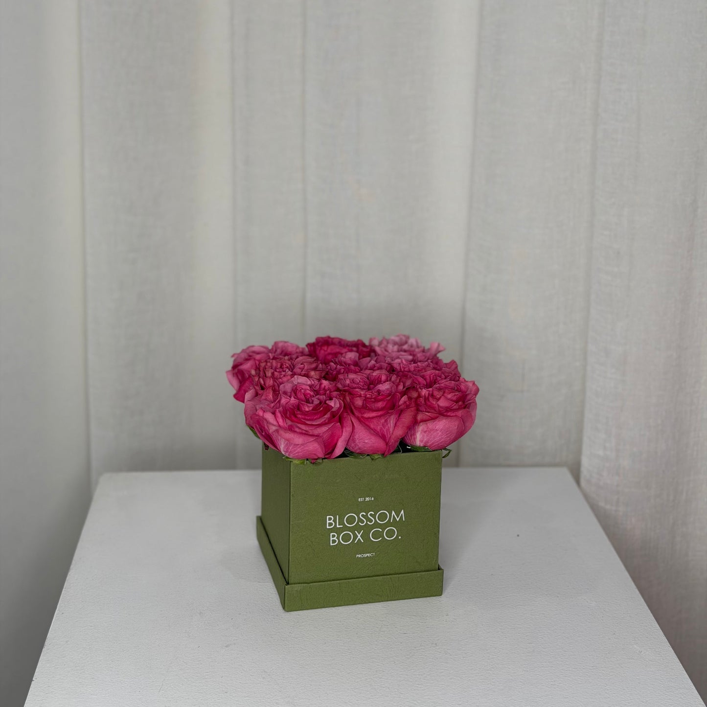 Limited edition sage box - fresh roses